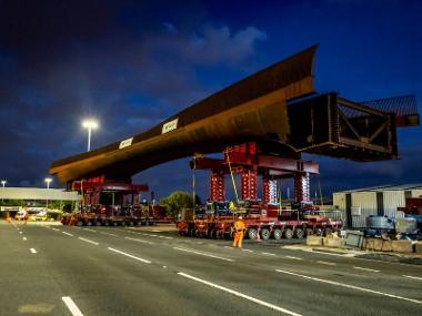 800 plus tonnes main span installation a landmark stage in project